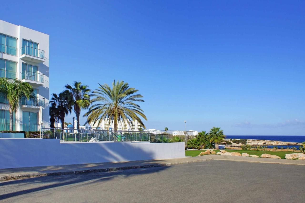Laila - Coralli Beachfront Apartment プロタラス エクステリア 写真