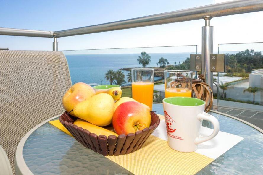 Laila - Coralli Beachfront Apartment プロタラス エクステリア 写真