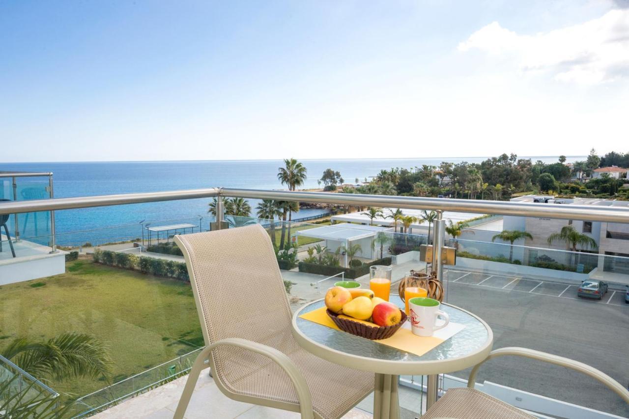 Laila - Coralli Beachfront Apartment プロタラス エクステリア 写真