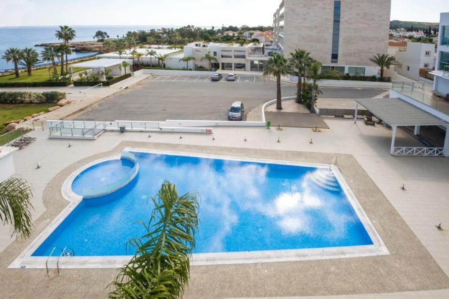 Laila - Coralli Beachfront Apartment プロタラス エクステリア 写真