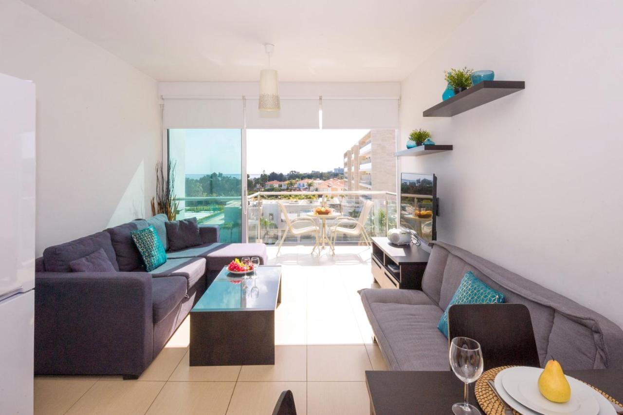 Laila - Coralli Beachfront Apartment プロタラス エクステリア 写真