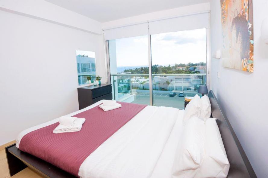 Laila - Coralli Beachfront Apartment プロタラス エクステリア 写真