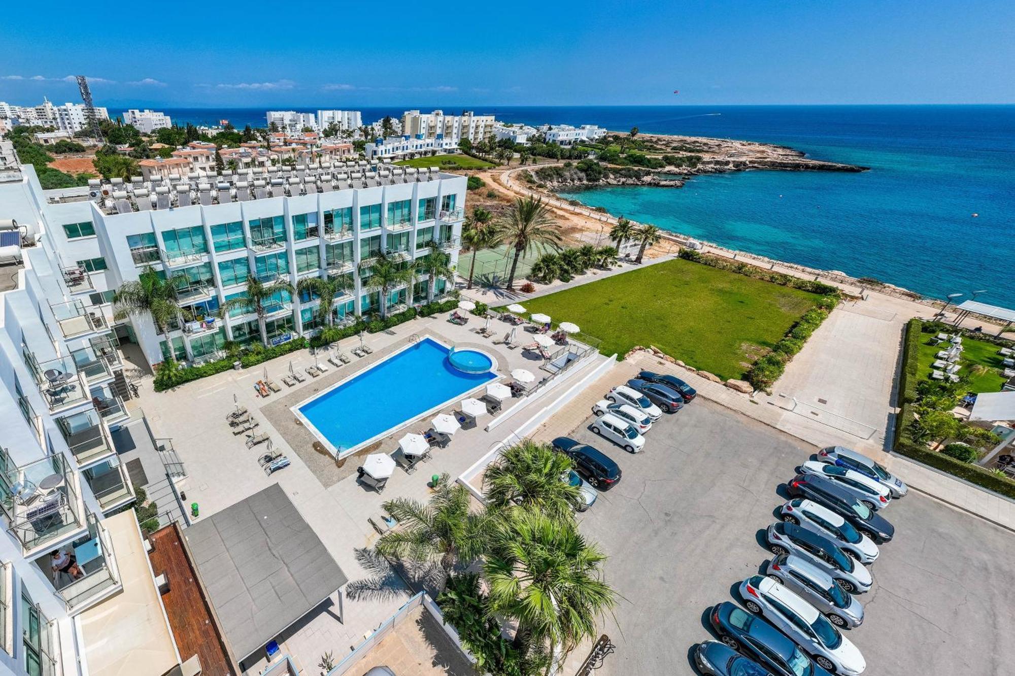 Laila - Coralli Beachfront Apartment プロタラス エクステリア 写真